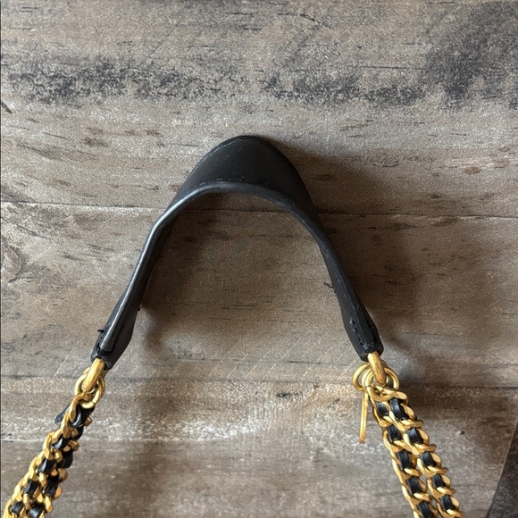 Guess Shoulder Bag - Picture 9 of 9